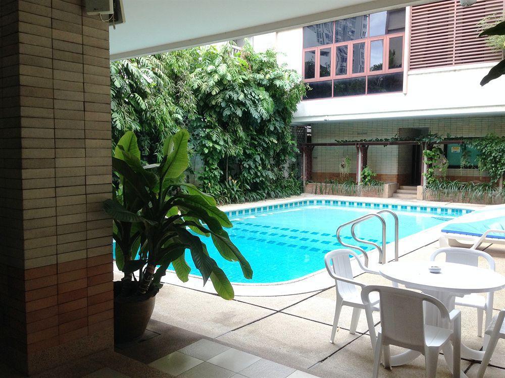 P.T. Court Hotel Bangkok Exterior photo