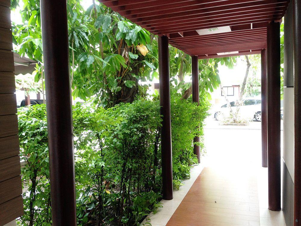 P.T. Court Hotel Bangkok Exterior photo