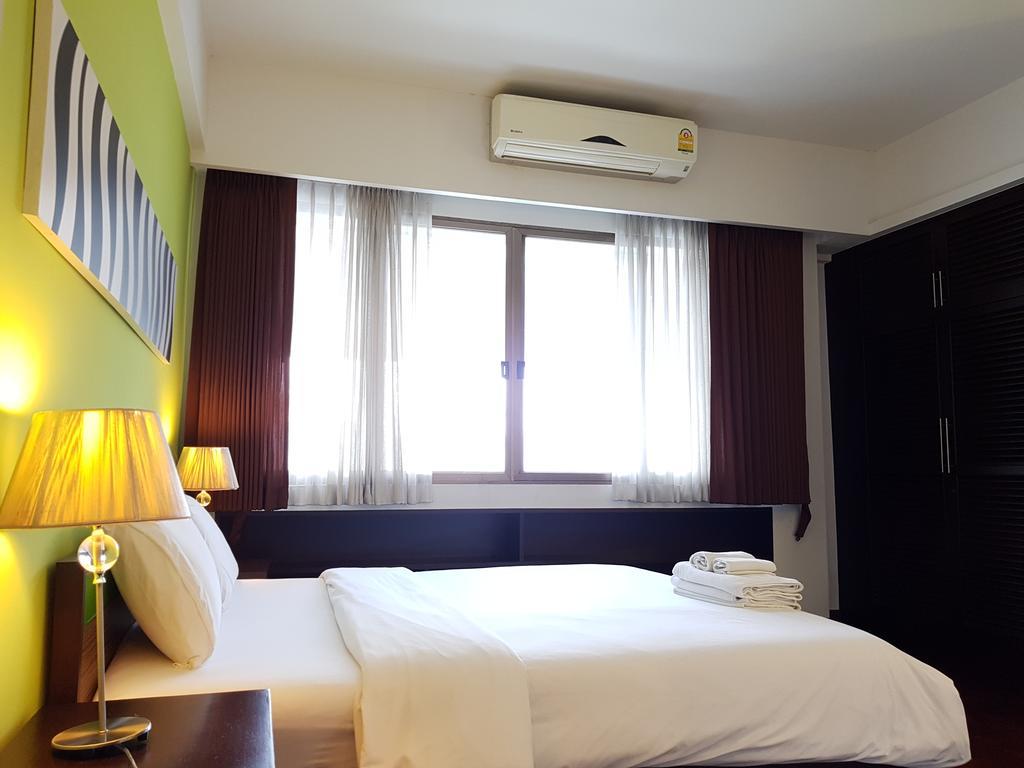 P.T. Court Hotel Bangkok Exterior photo