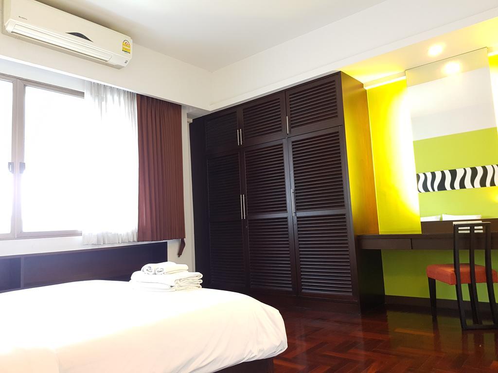 P.T. Court Hotel Bangkok Exterior photo