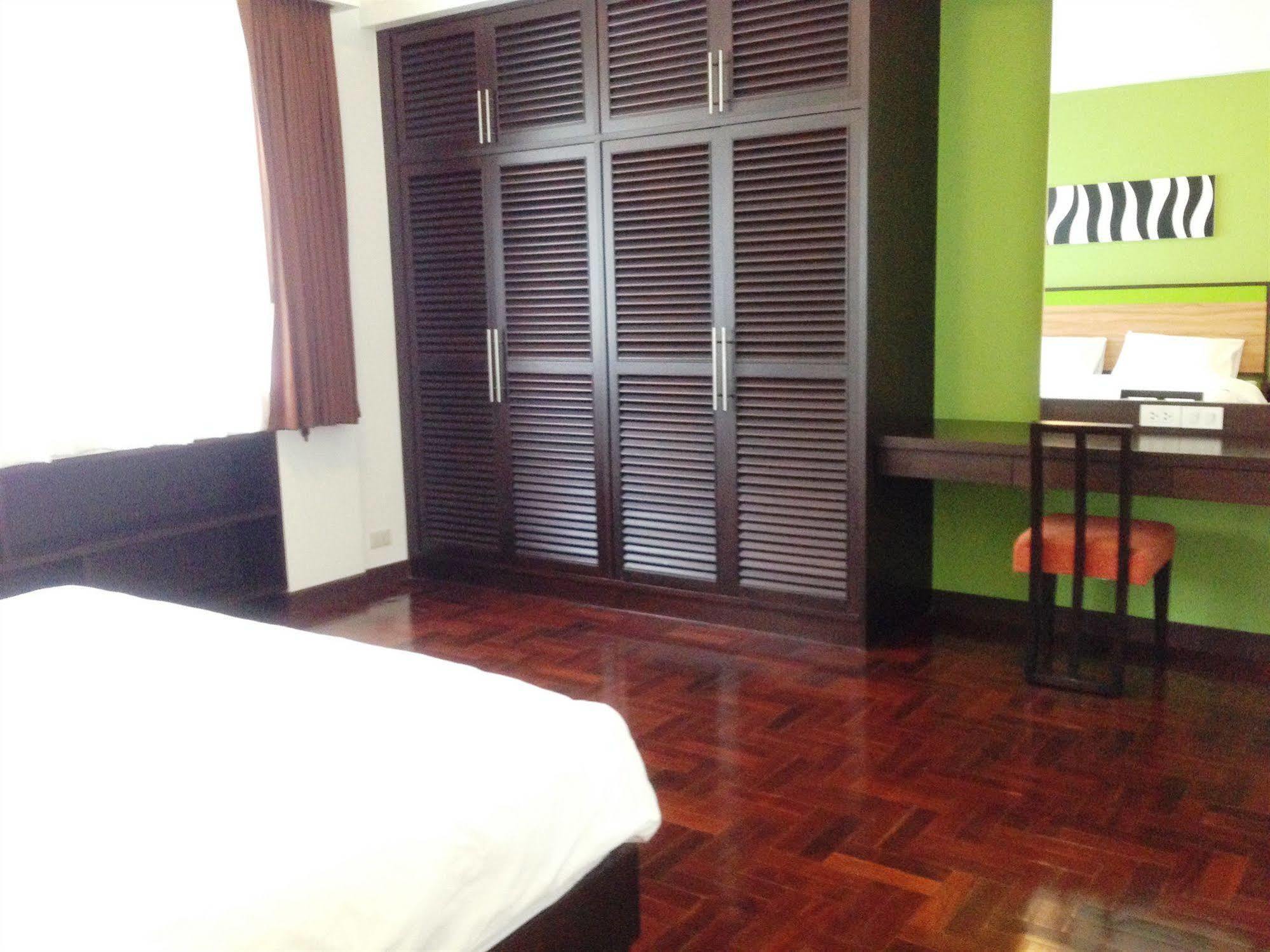 P.T. Court Hotel Bangkok Exterior photo
